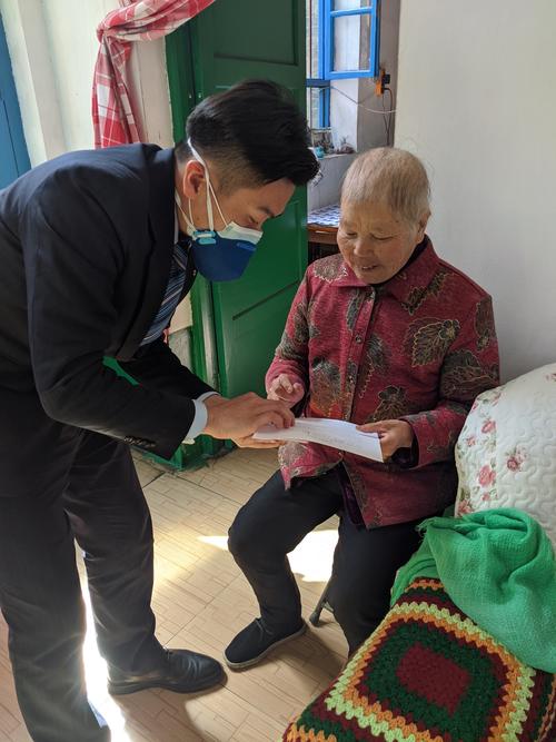 金融服务不打烊 抗击疫情有担当——建行铜川同官路支行上门服务纪实